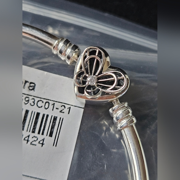 Pandora Butterfly Clasp Sterling Silver Bangle Size 8.5"  New in box! - Picture 2 of 7